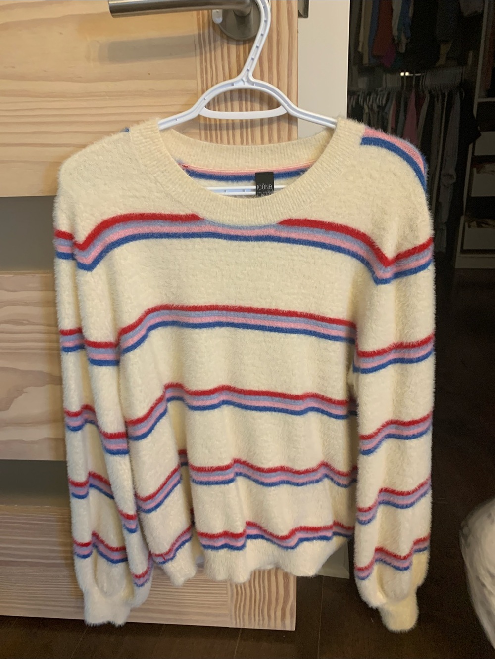 Icône Simons Cozy Striped Crewneck Sweater-Cream with Red & Blue Stripes - large